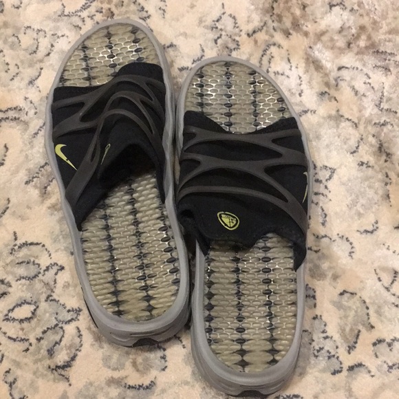 nike athletic sandals